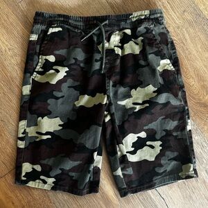 ⚡️Levi’s Camo Shorts